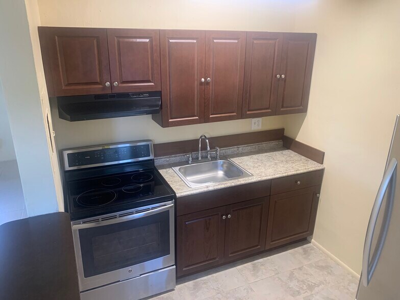 Kitchen- Cabinet, Stove, Sink - 3112 SW 12th Plz