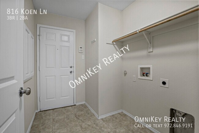 Building Photo - 816 Koen Ln