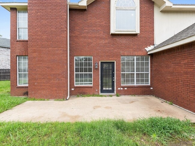 Building Photo - 205 Bayou Ct