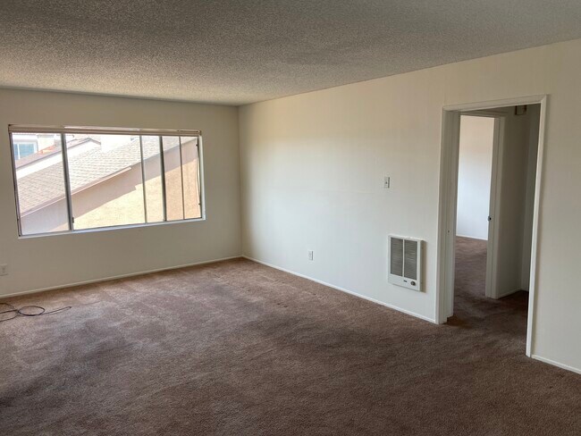 Building Photo - 1030 W 159th St