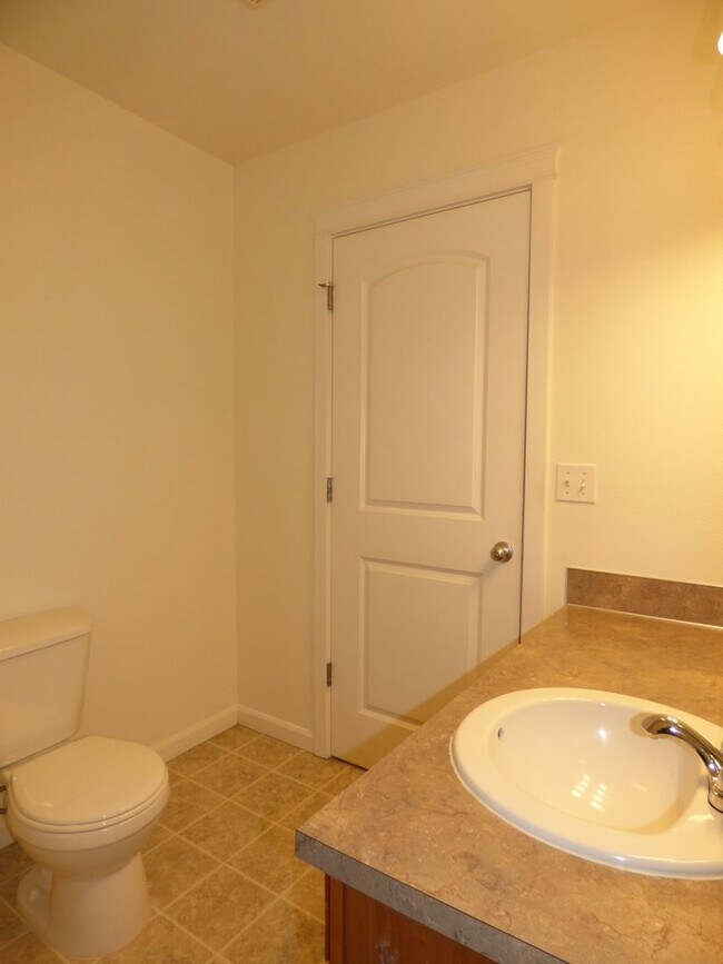 Building Photo - 3536-3538 Fisher Ct NE Salem, OR 97305