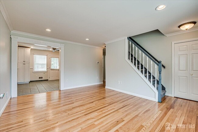 Building Photo - 6 Robert Cir