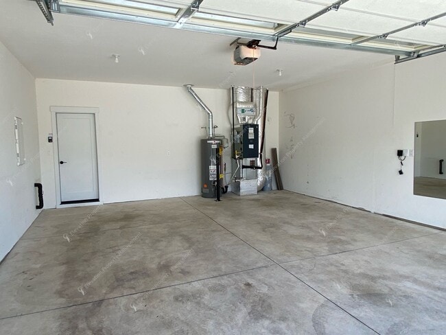 Building Photo - Bright & Spacious SE Bend Retreat with Vau...