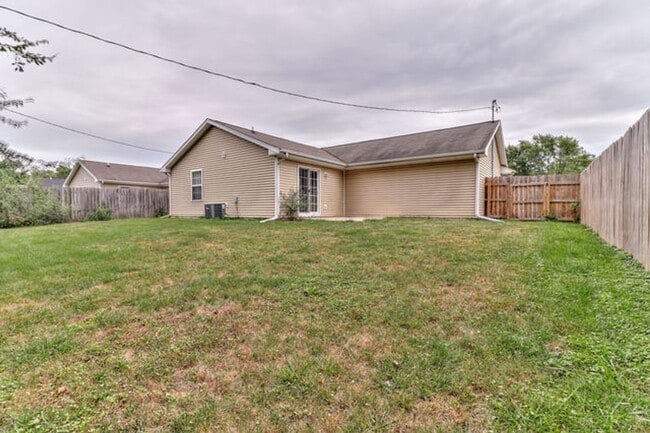 Building Photo - Spacious 3 bedroom, 1 bath home in Urbana ...