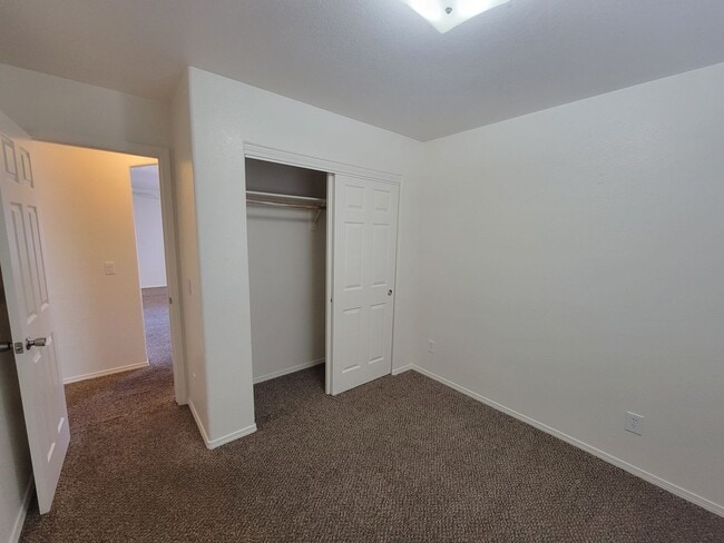 Building Photo - 3 Bedroom Home in Bullhead City