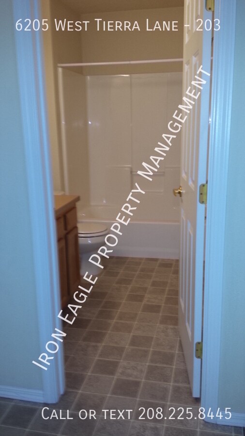 Building Photo - 6205 W Tierra Ln