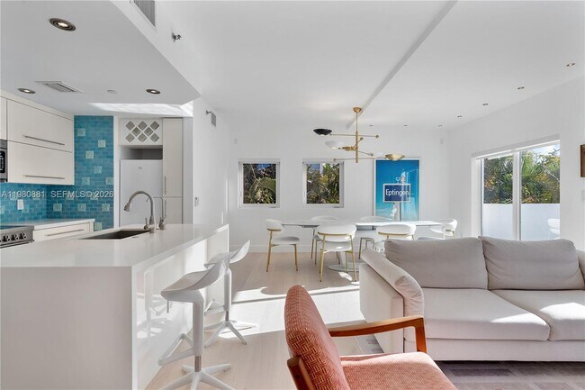 Building Photo - 828 3rd St