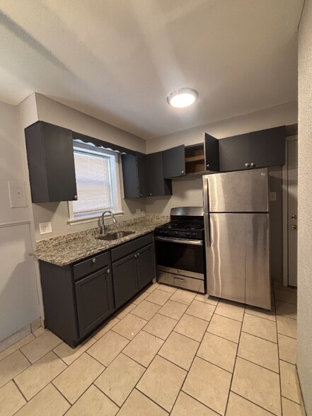 Primary Photo - 2067-2068 W 135th St