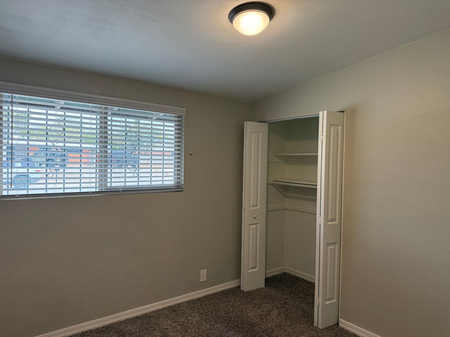 Building Photo - 7252 E Beverly Dr