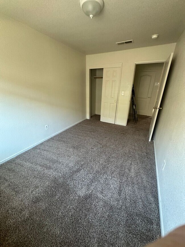 Building Photo - Four Bedroom Two Bathroom Home for Rent