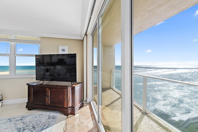 Building Photo - 5440 N Ocean Dr