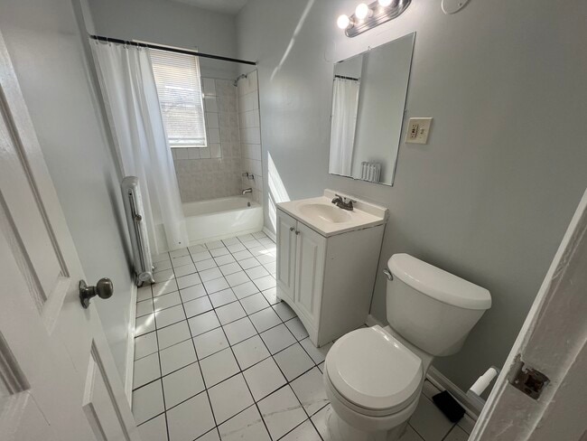 Building Photo - 2047 E 68th St