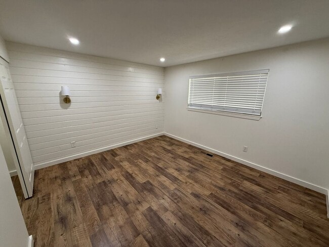 Building Photo - Updated Three Bedroom Home in South Salem