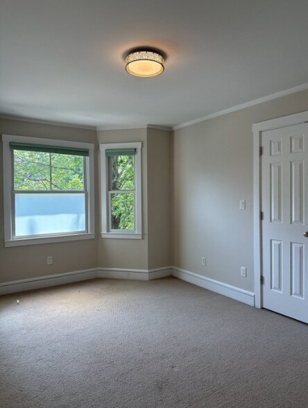 Building Photo - 9 Sunny Knoll Ter