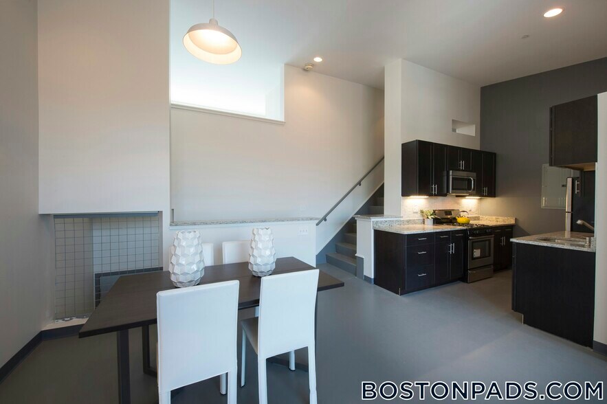 Building Photo - 62 Boylston St