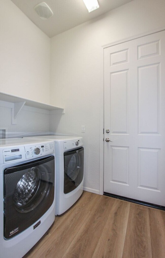Building Photo - Three Bedroom Granville Home