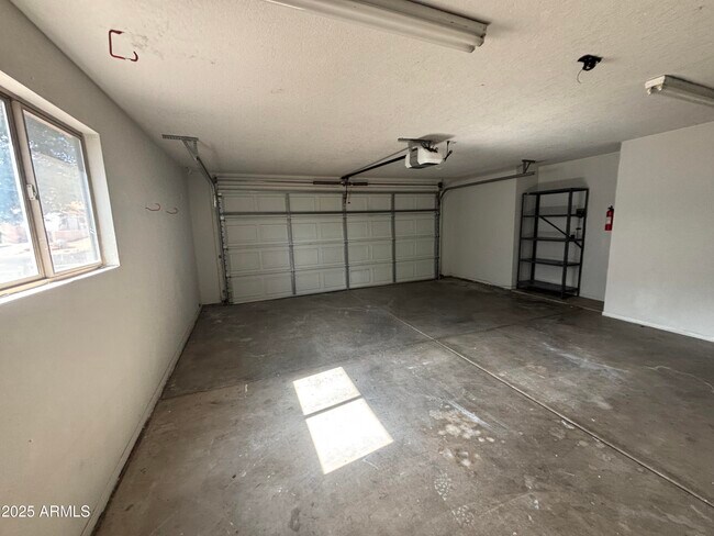 Building Photo - 1421 Laree Ave