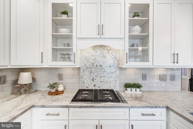 Building Photo - 17 Alexander St