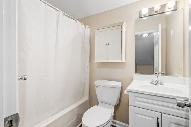 Building Photo - 4117 Rainbow Dr