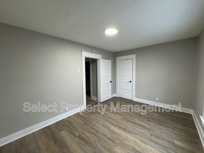 Building Photo - 930 3rd St