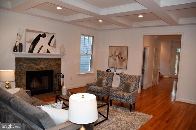 Building Photo - 5127 Cathedral Ave NW