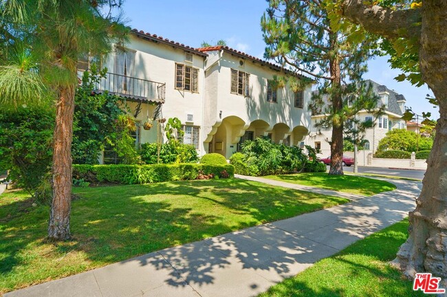 Building Photo - 201 S Poinsettia Pl