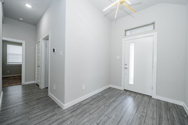 Building Photo - Stylish, Bright & Energy-Smart Living in R...