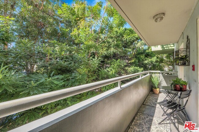 Building Photo - 1601 S Bentley Ave