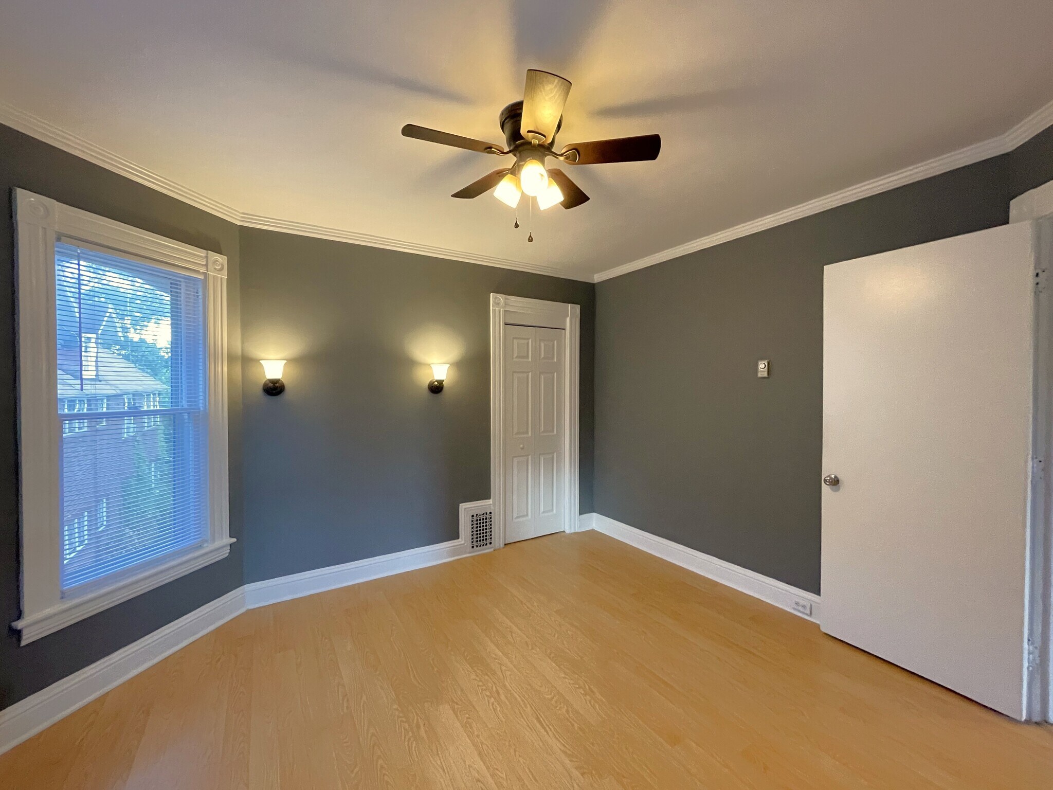 Primary Bedroom - 533 W Water St