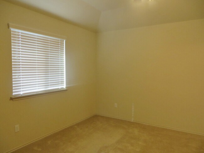 Building Photo - 3 Bedroom 2 Bathroom Sonterra West Home