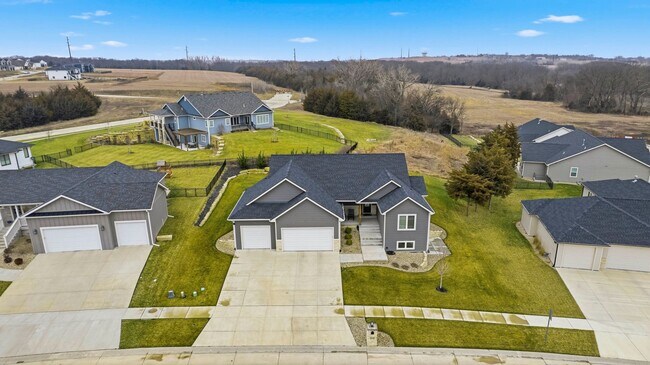 Building Photo - Stunning 6 Bed, 3 Bath Heritage Hills Home | 3-Car Garage | Walk-Out Basement