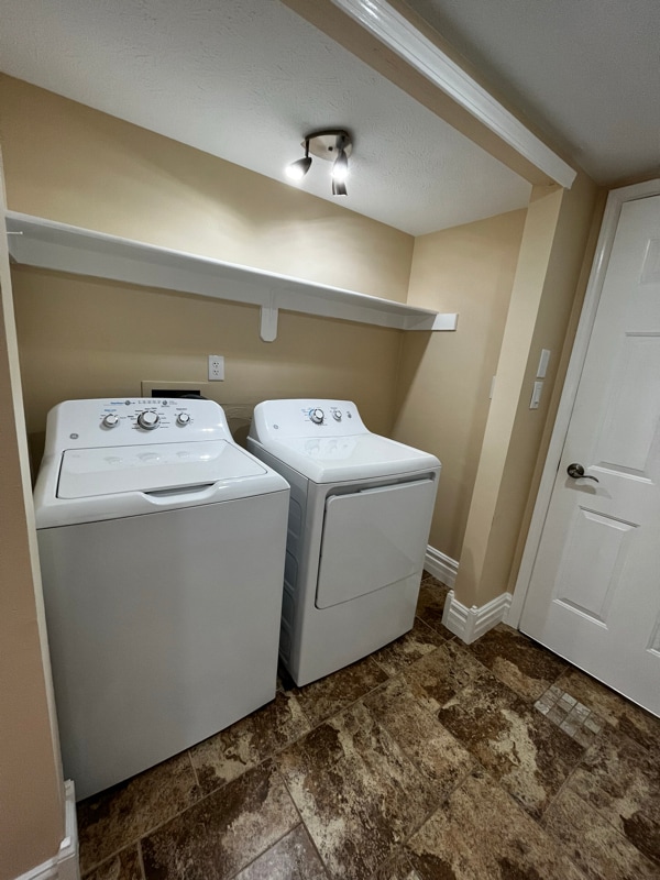 Building Photo - 9240 Crossing Dr