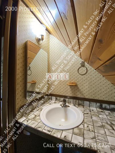 Building Photo - 2000 Pioneer Way