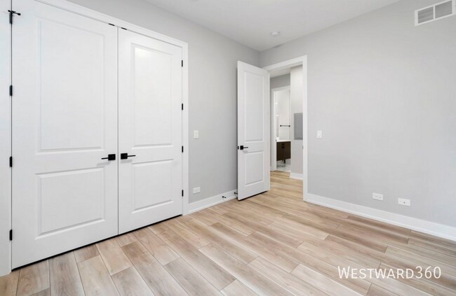 Building Photo - 4029 S Calumet Ave