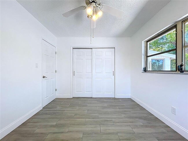 Building Photo - 5806 Liverpool Dr