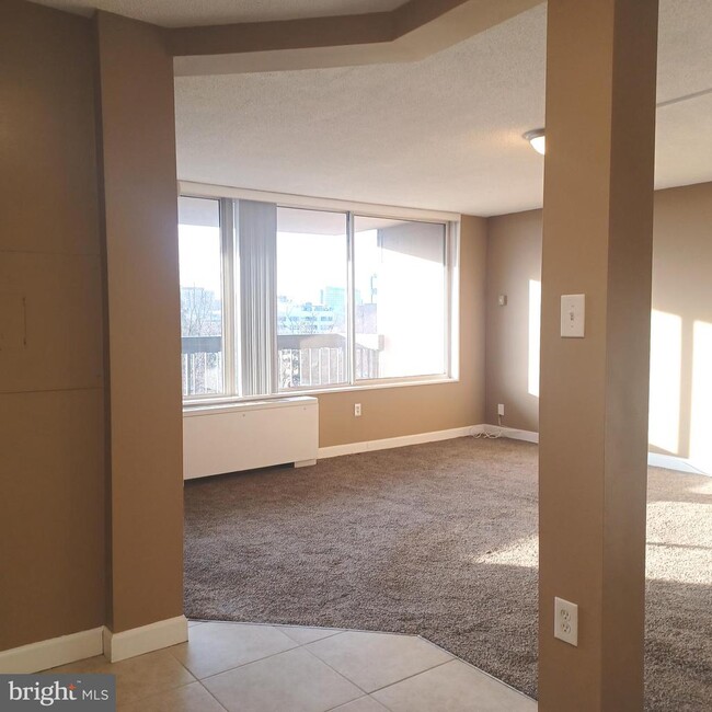 Building Photo - 3705 S George Mason Dr