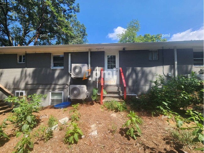 Building Photo - 217 Greenbriar Dr