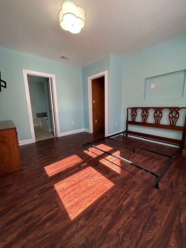 Building Photo - 2 Bedroom 2 Bath Home in Kill Devil Hills