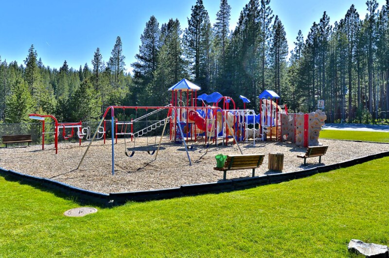 Building Photo - 12830 Skislope Way