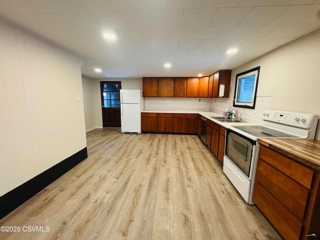 Building Photo - 46 Heberling Rd