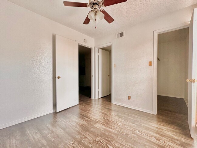 Building Photo - 2803 Hemphill Park