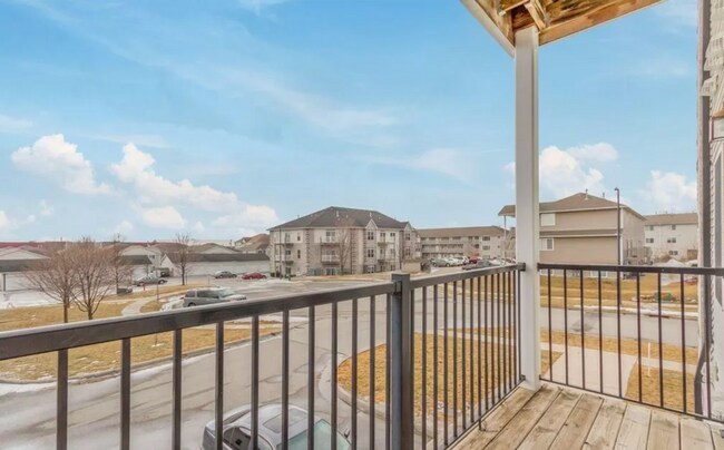 Building Photo - 1 Bedroom Condo Available August 1st, 2026