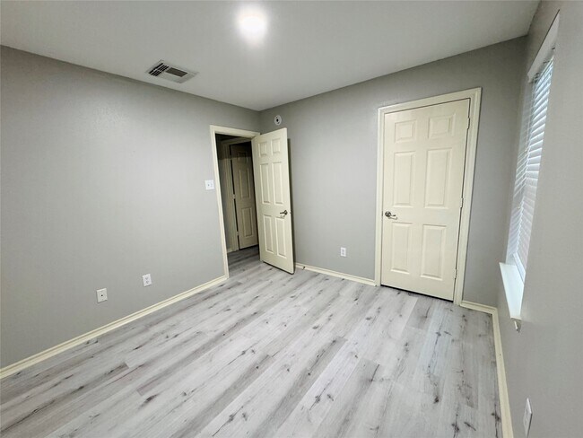 Building Photo - 24631 Hampton Lakes Dr