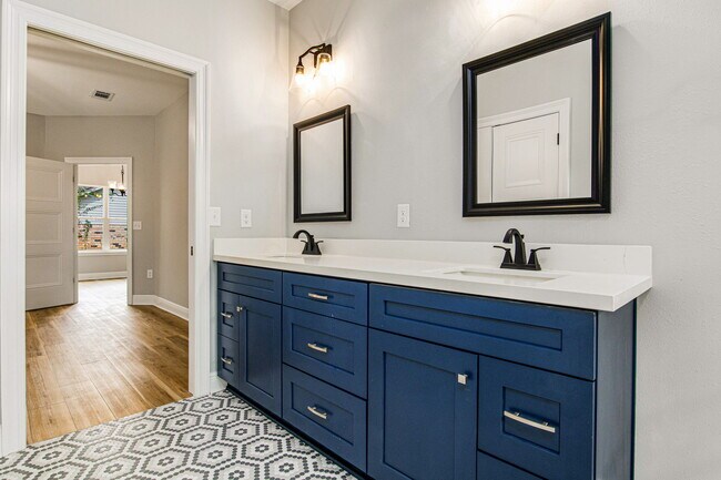 Building Photo - 7684 Old Hickory Dr