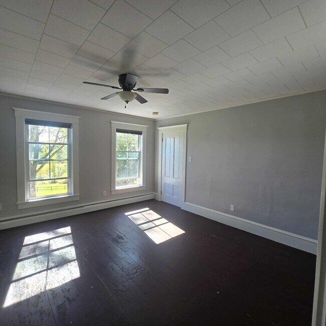 Building Photo - 230-232 Spruce Ln Ext
