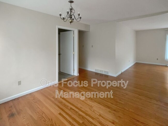 Building Photo - 1127 Louisa St