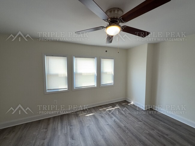Building Photo - 7115 Emerson Ave