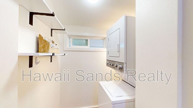 Building Photo - 4566 Sierra Dr