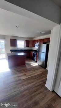 Building Photo - 834 Admiral's Quay Dr