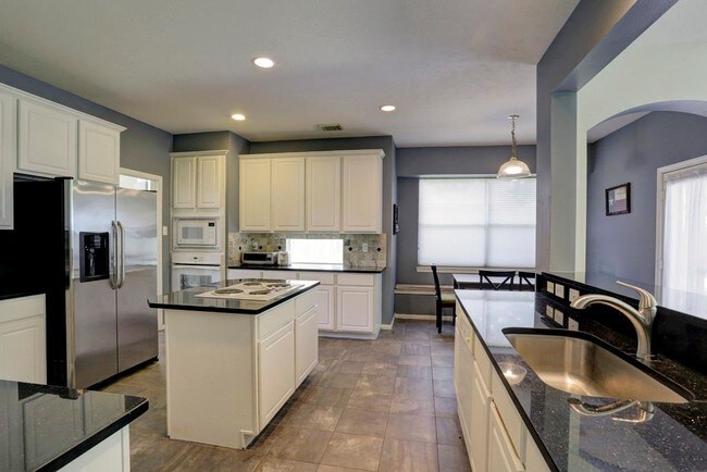 Building Photo - 18042 Somerset Knolls Ct